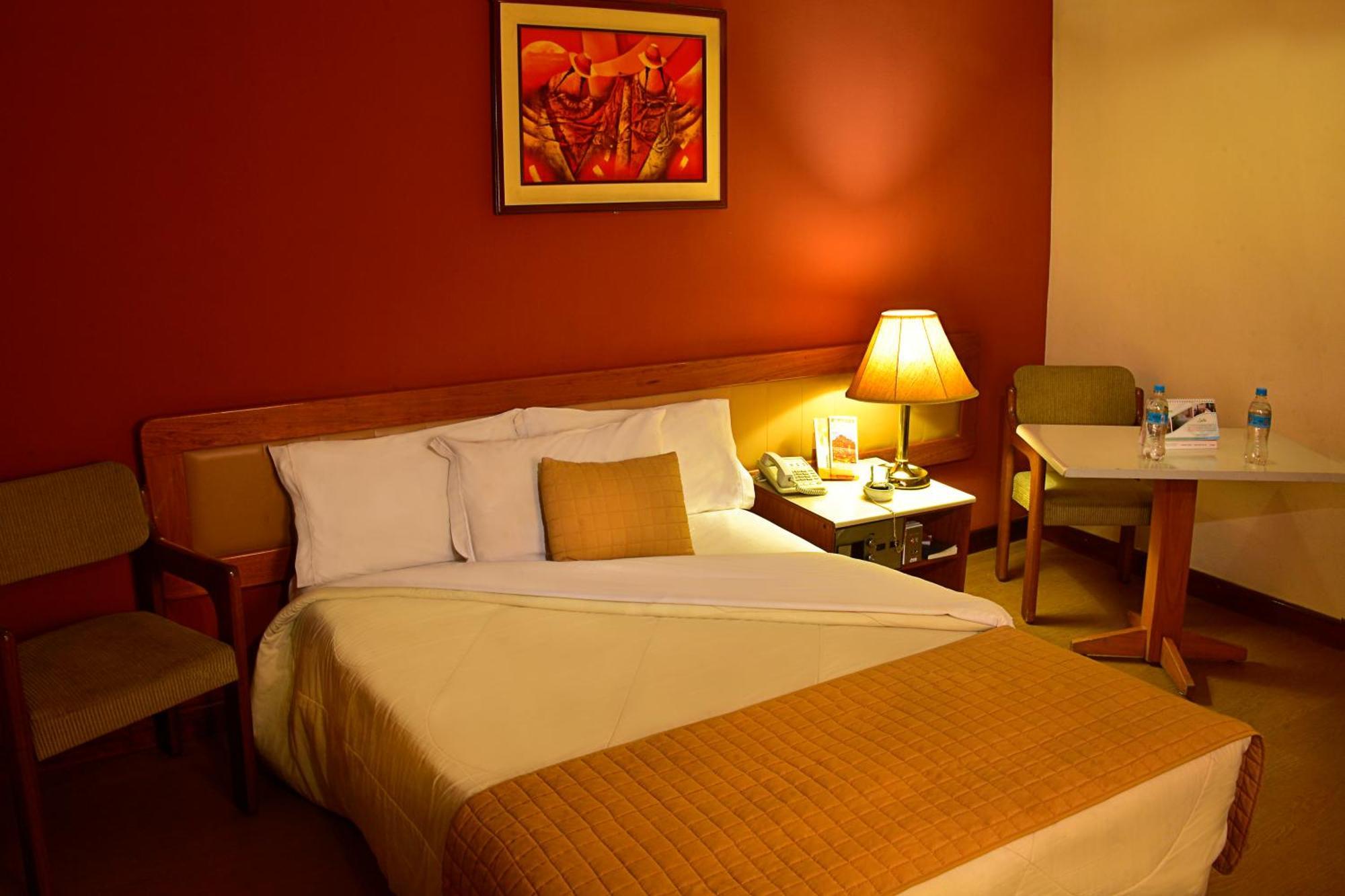 Cesar'S Plaza Hotel Cochabamba Esterno foto